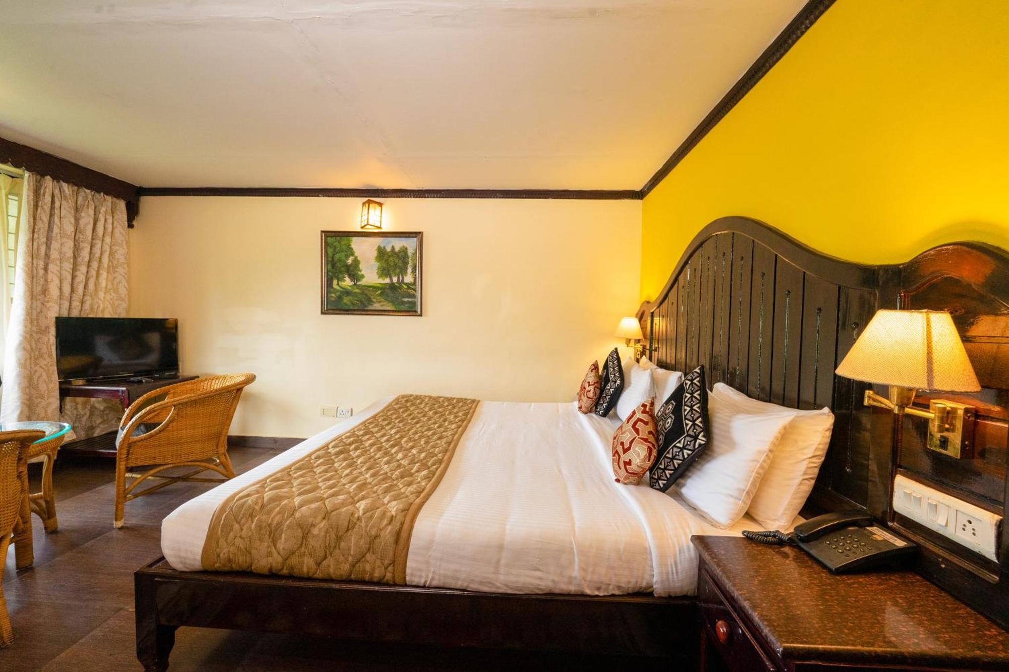 Camelot Resort Мунар Екстериор снимка
