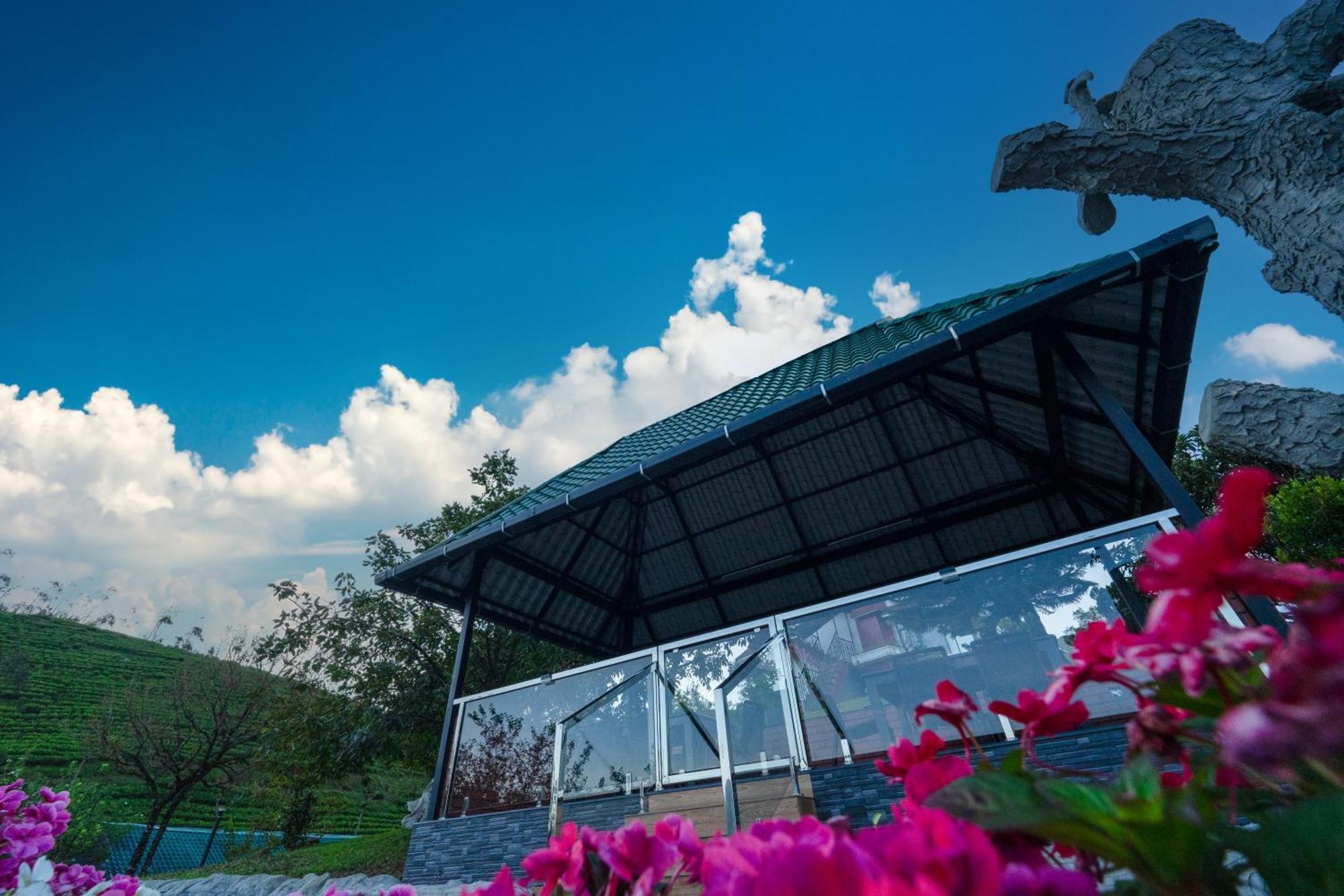 Camelot Resort Мунар Екстериор снимка