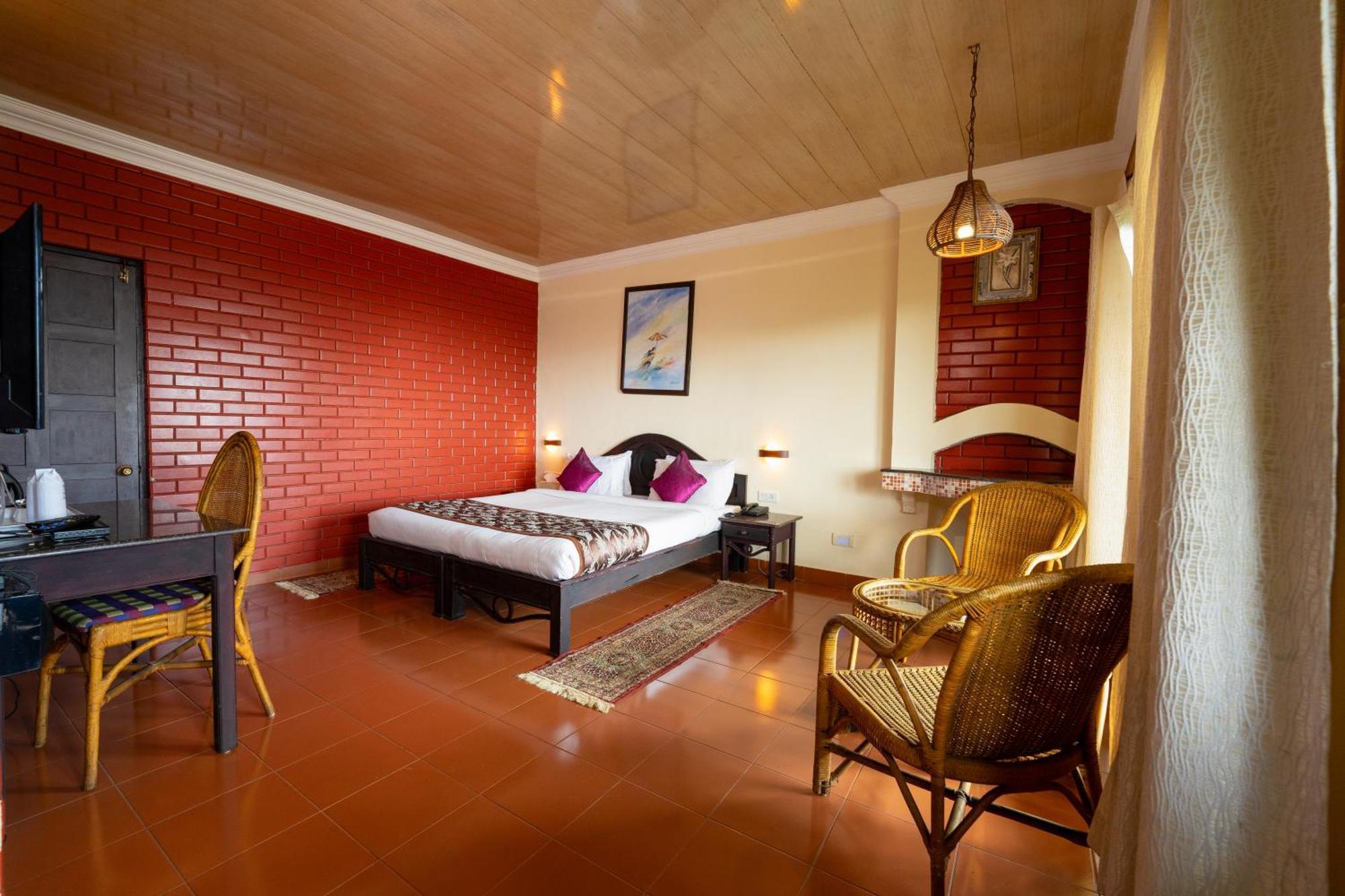 Camelot Resort Мунар Екстериор снимка