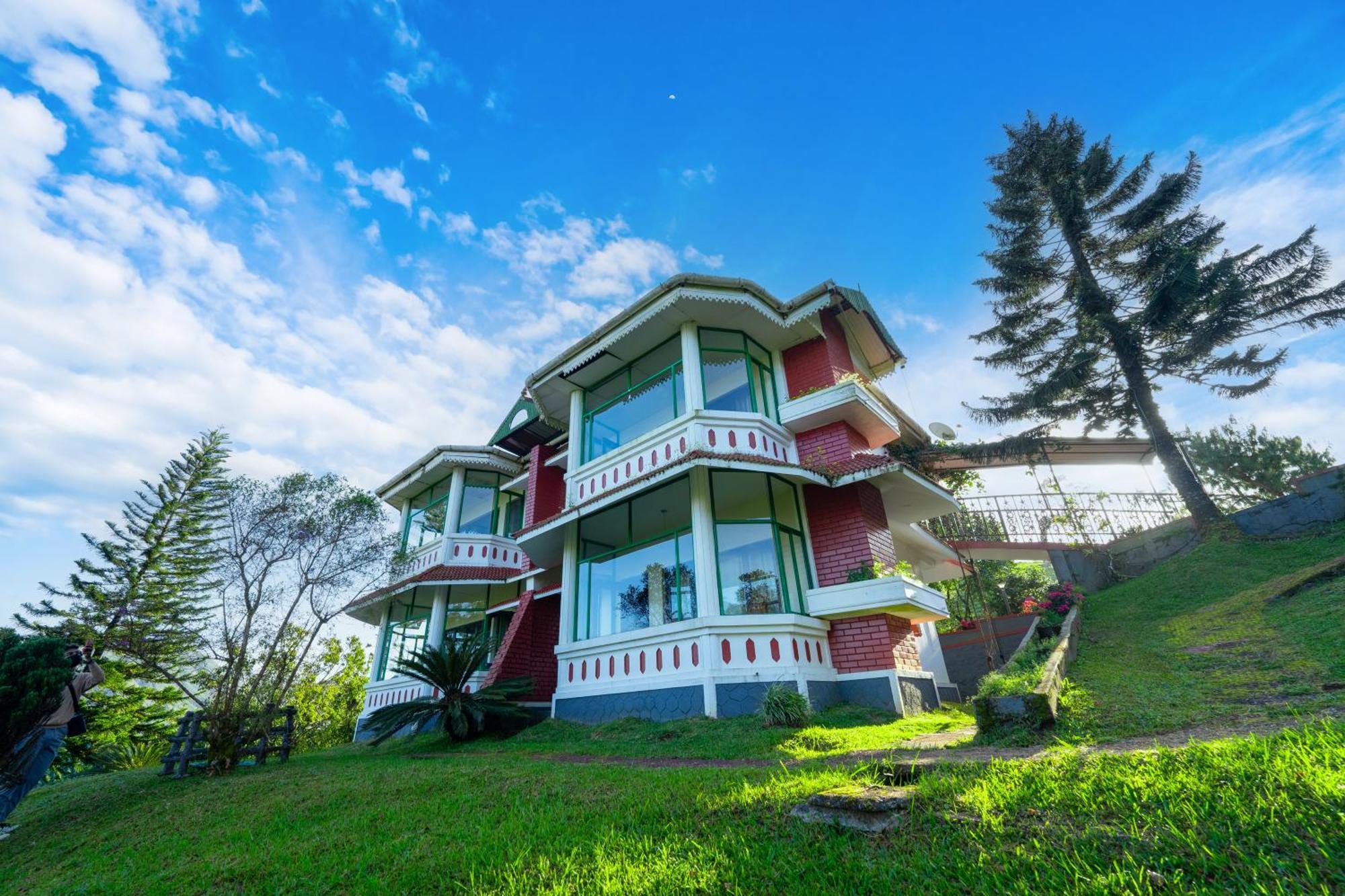 Camelot Resort Мунар Екстериор снимка