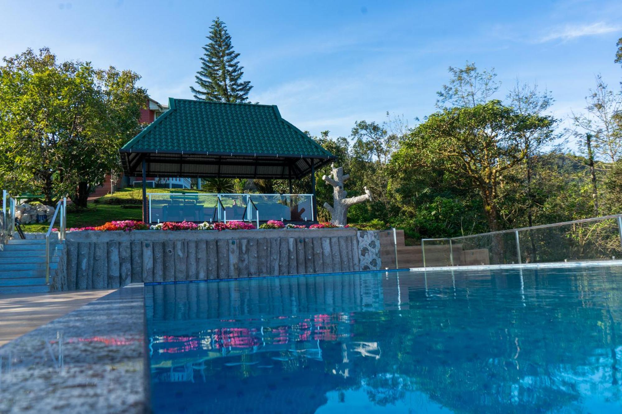 Camelot Resort Мунар Екстериор снимка