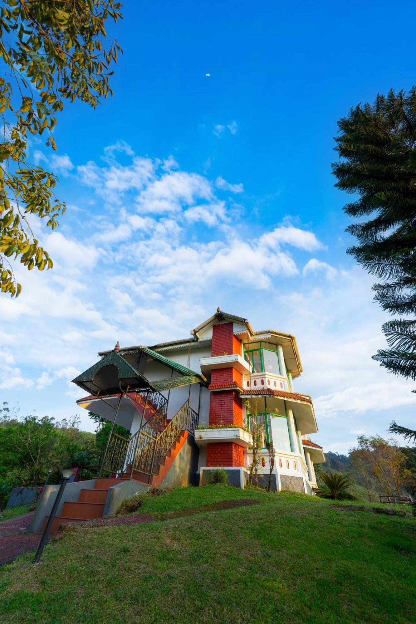 Camelot Resort Мунар Екстериор снимка
