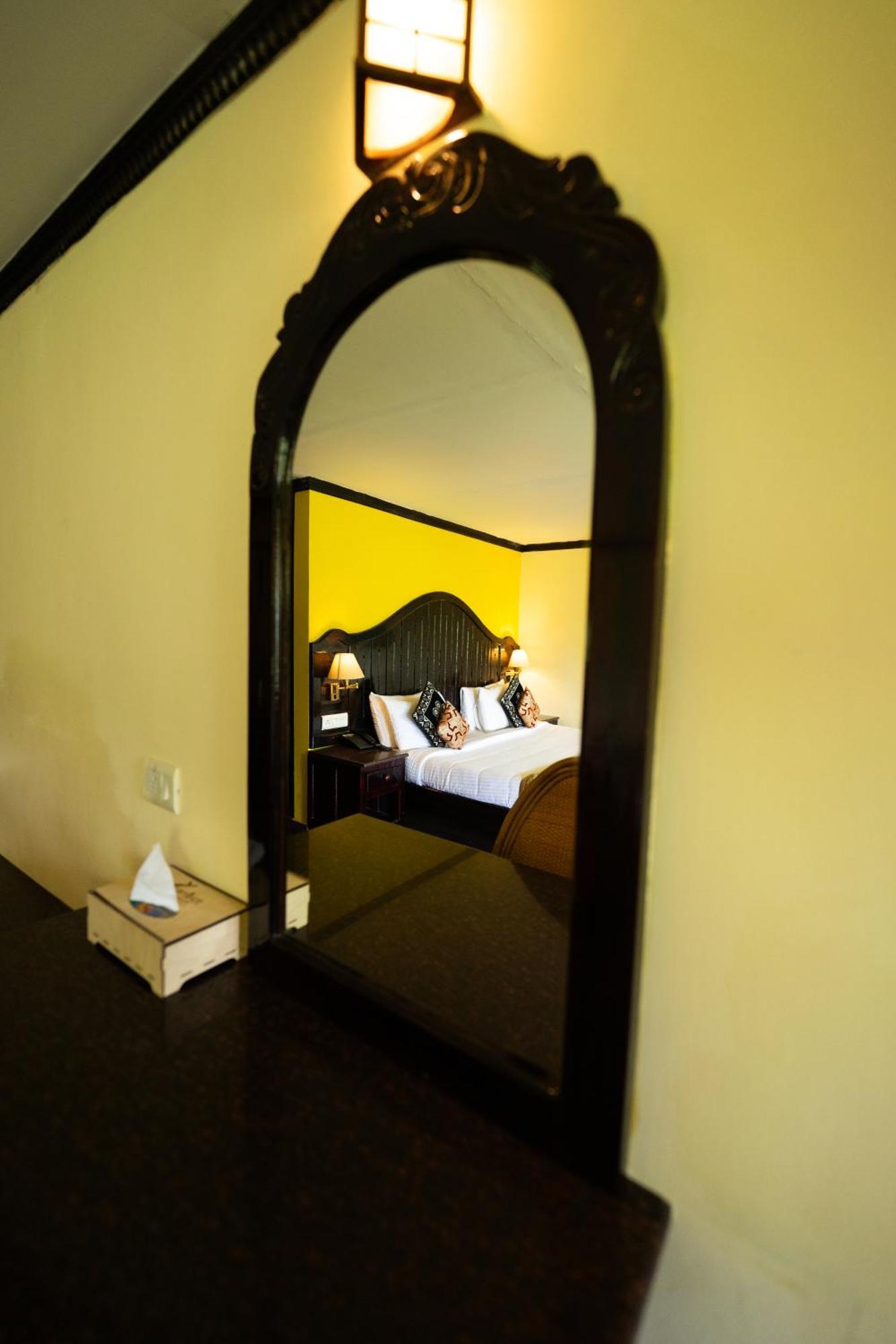 Camelot Resort Мунар Екстериор снимка
