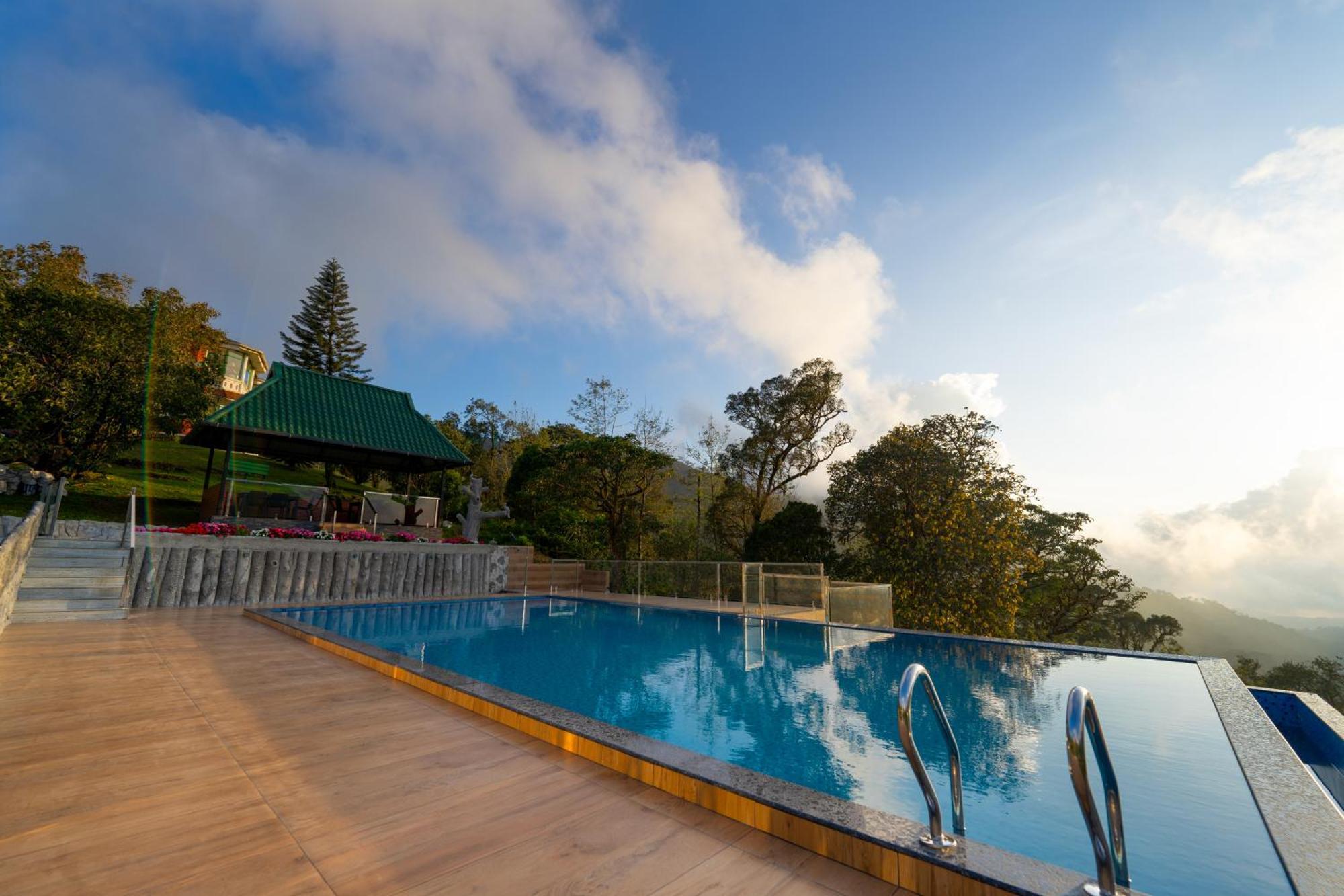 Camelot Resort Мунар Екстериор снимка