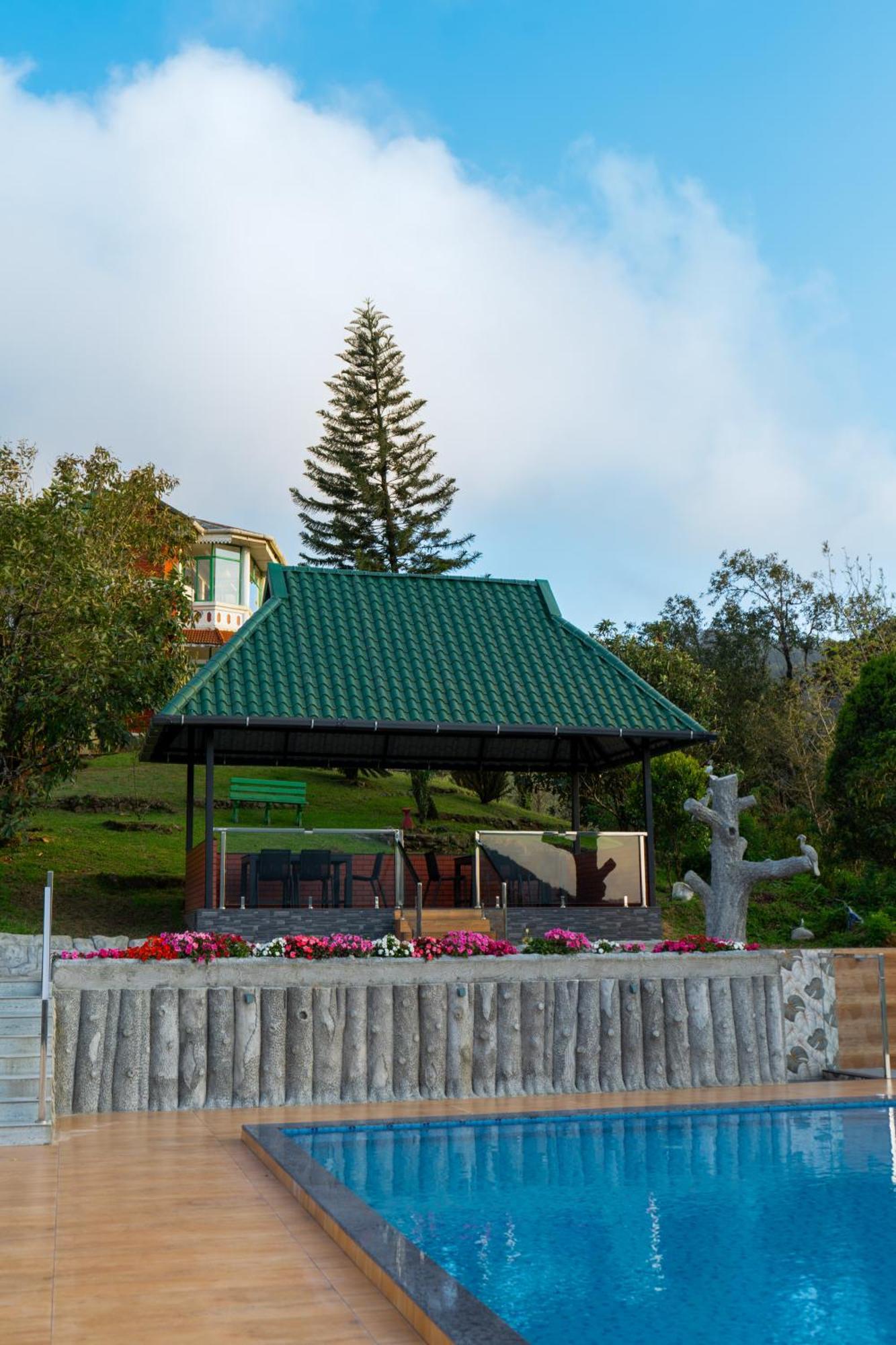Camelot Resort Мунар Екстериор снимка